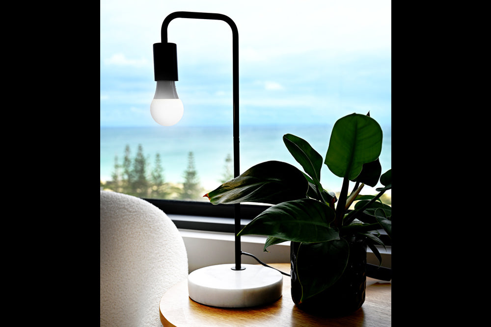 Daylight bulbs with white light